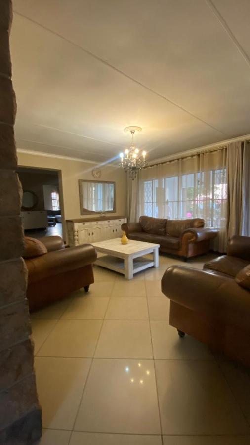 Entire 4 Bedroom House In Midrand, Johannesburg Randjesfontein Bagian luar foto